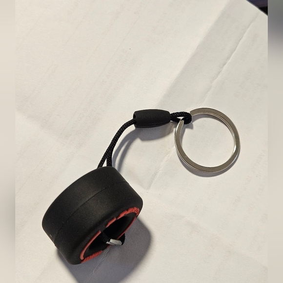 F1 Tyre Key Ring Pirelli P Zero Colours Great Gift Display Keychain Formula 1 - Picture 2 of 2